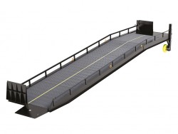 Mobile Rampe ohne Stütze auf dem Fahrzeugaufbau der Serie RMFS